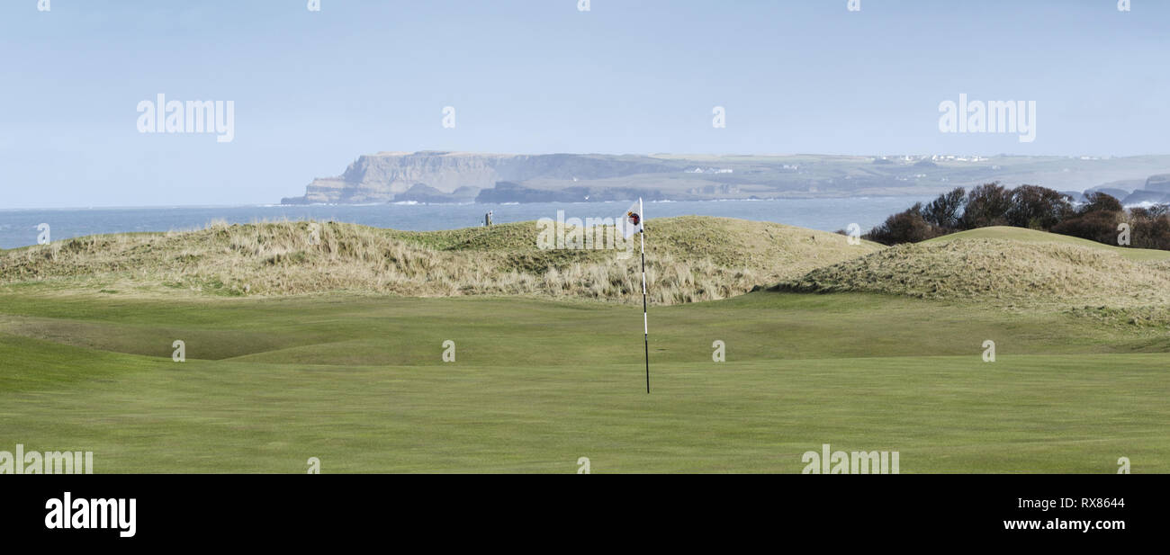 18 Mar 2015 Le Club de golf Royal Portrush Portrush , ,Co. N.Antrim en Irlande. Prise sur le Club de golf Royal Portrush cours en 2015. Ce cours (avec quelques Banque D'Images