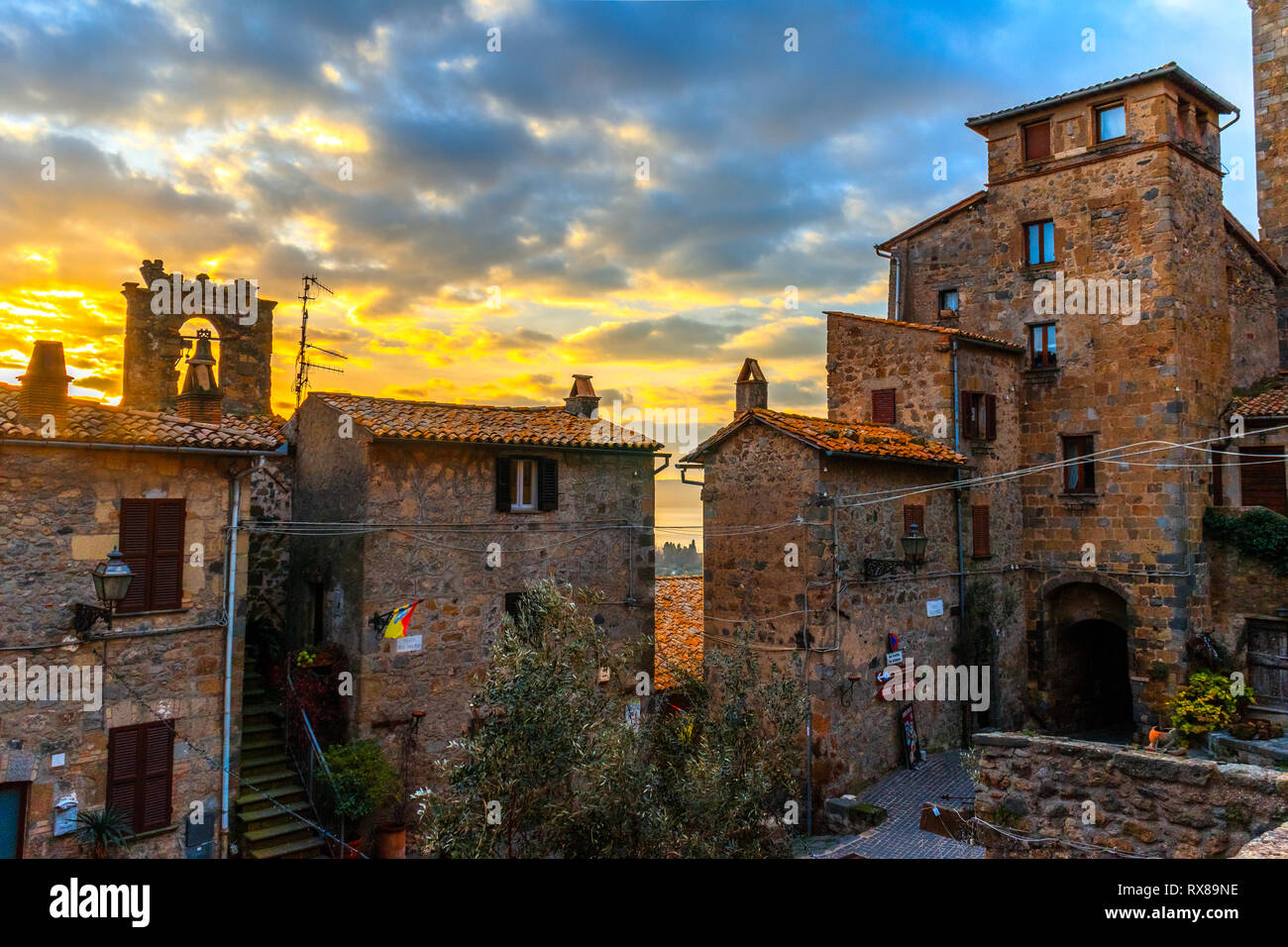 Vue sur village médiéval de Bolsena Banque D'Images