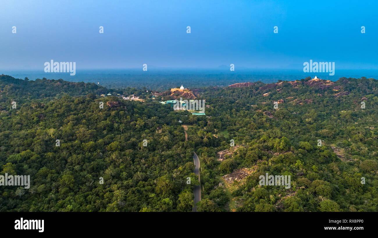 Sithulpawwa Rajamaha Viharaya est un ancien monastère bouddhiste situé dans le district de Hambantota, au sud est du Sri Lanka. Banque D'Images