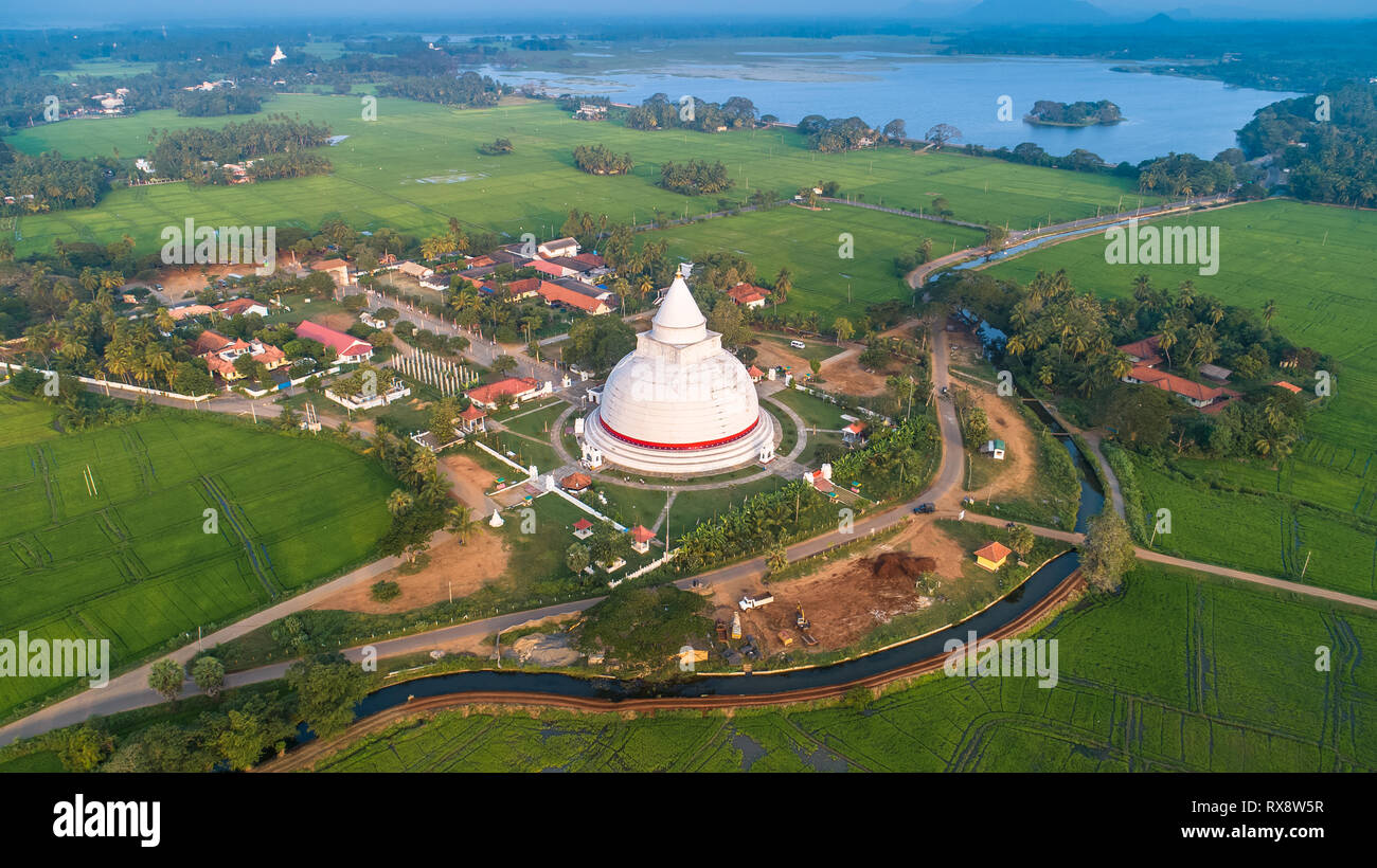 Tissamaharama Raja Maha Vihara est un ancien temple bouddhiste à Tissamaharama, Province du Sud de Sri Lanka. Banque D'Images