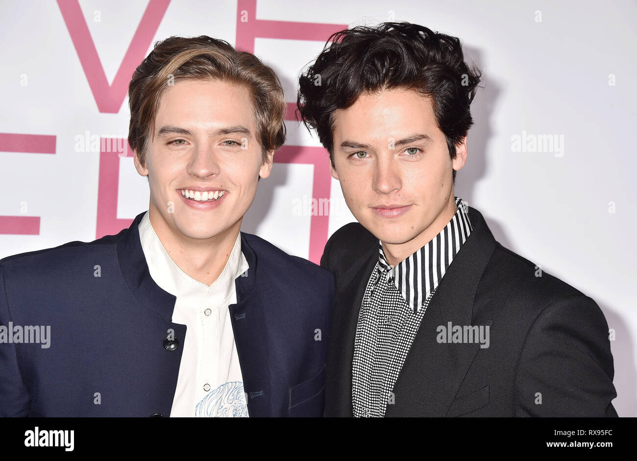 WESTWOOD, CA - le 07 mars : Dylan conjoint (L) et Cole Sprouse assister à la première de 'cinq pieds de Lionsgate Apart' à Fox Bruin Theatre sur Mars 07, 2019 Banque D'Images
