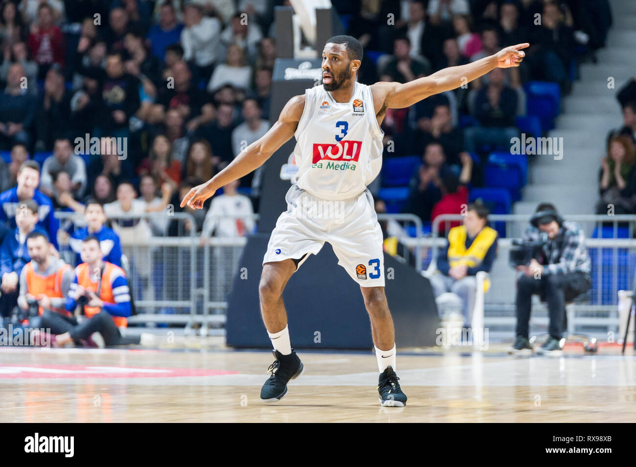 Cole Norris dans BC Buducnost Voli jersey en Euroligue de match contre l'Olympiacos Le Pirée Banque D'Images