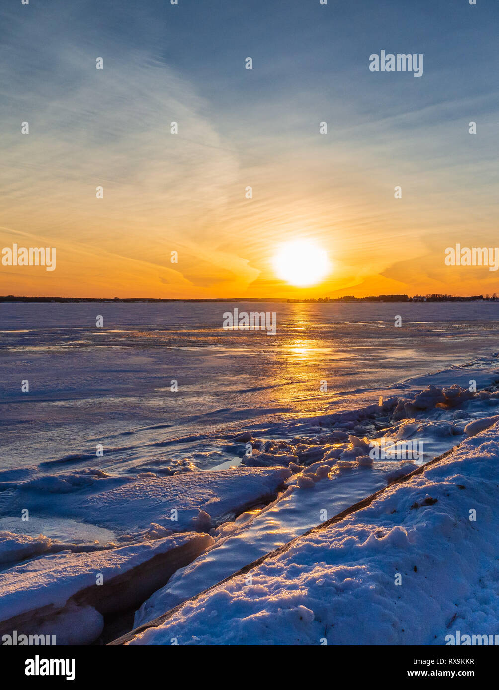 Coucher de soleil sur le front de mer en hiver Banque D'Images