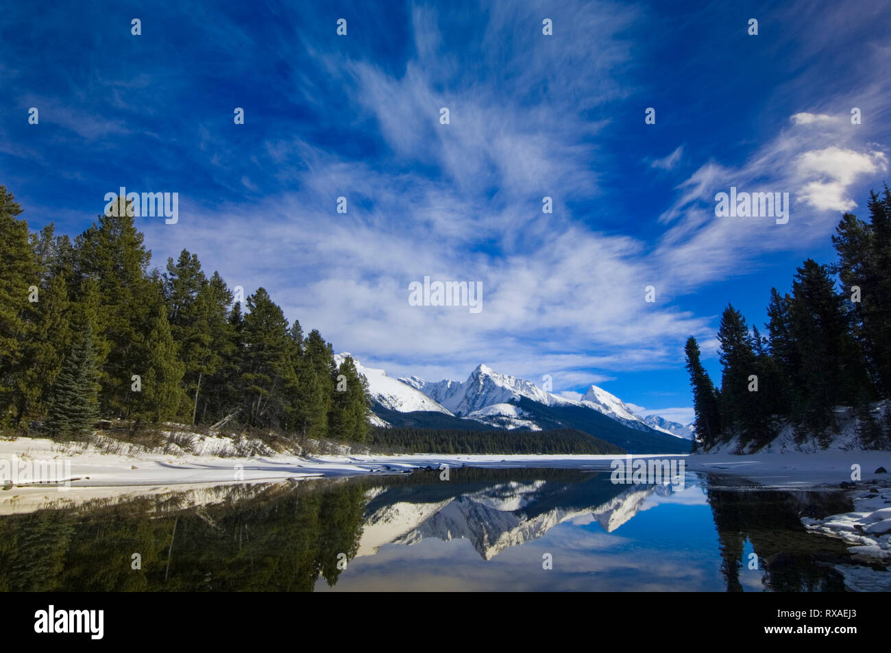 Lac Maligne, à la fin de l'hiver, Jasper National Park, Alberta, Canada Banque D'Images