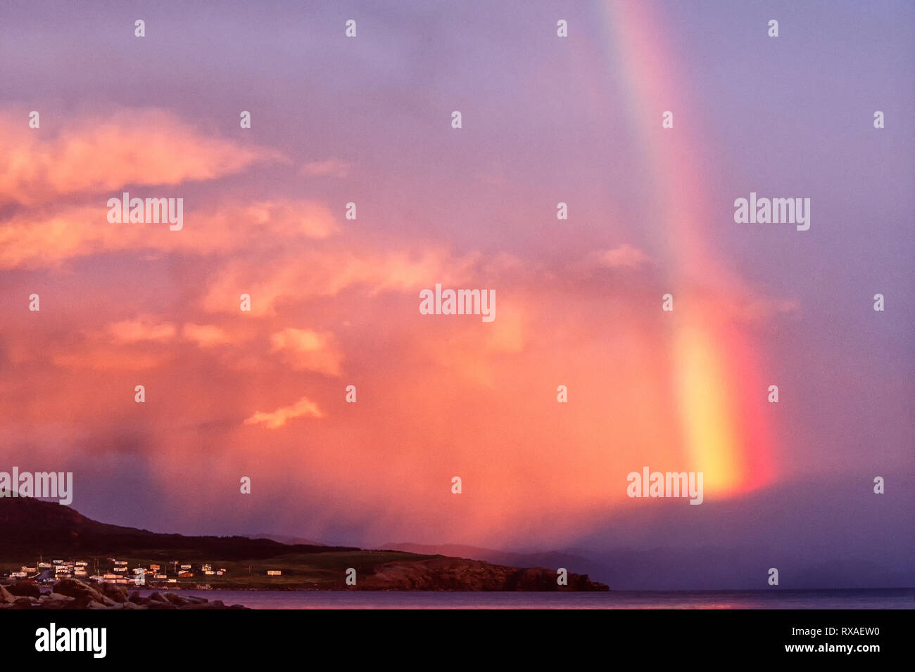 Arc-en-ciel sur Bonne Bay, Terre-Neuve Banque D'Images