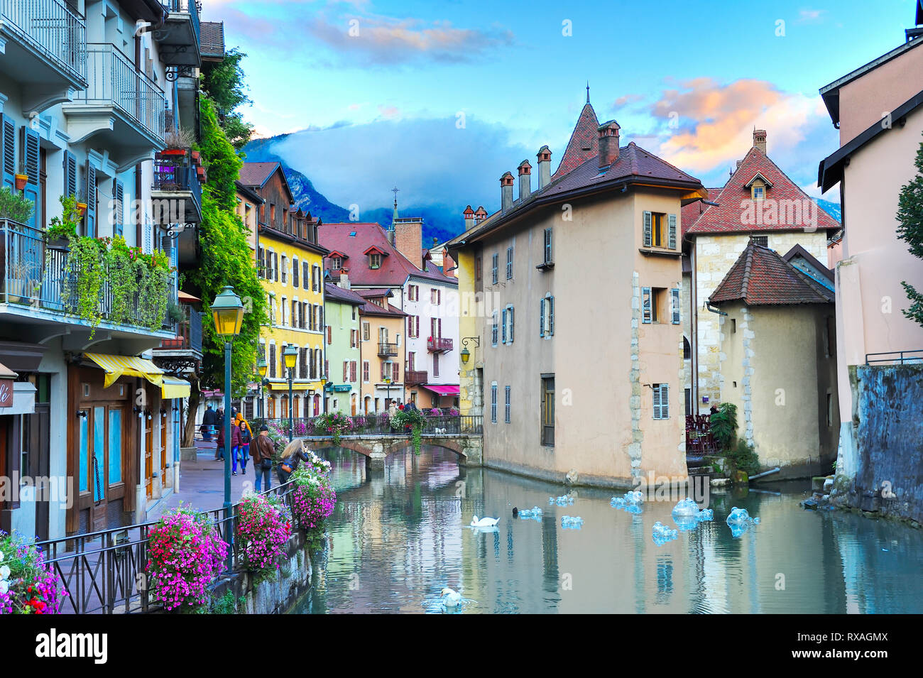 Canal en vieille ville, Annecy, Haute-Savoie, Auvergne-Rhône-Alpes, France Banque D'Images
