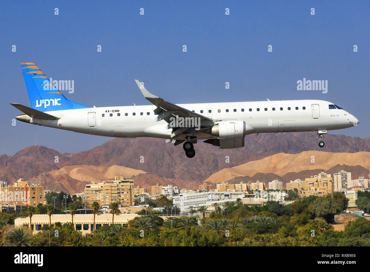 Eilat, Israël - 24 Février, 2019 : Arkia Embraer ERJ-195AR à Eilat ancien aéroport international. Banque D'Images