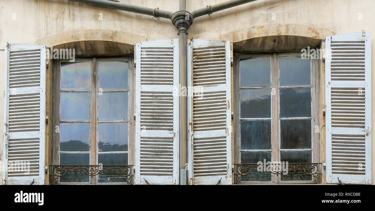 L'espace coiffure mélange cafe à Paris. Le bâtiment est un bâtiment de style ancien et l'un des cafés trouvés à Paris Banque D'Images