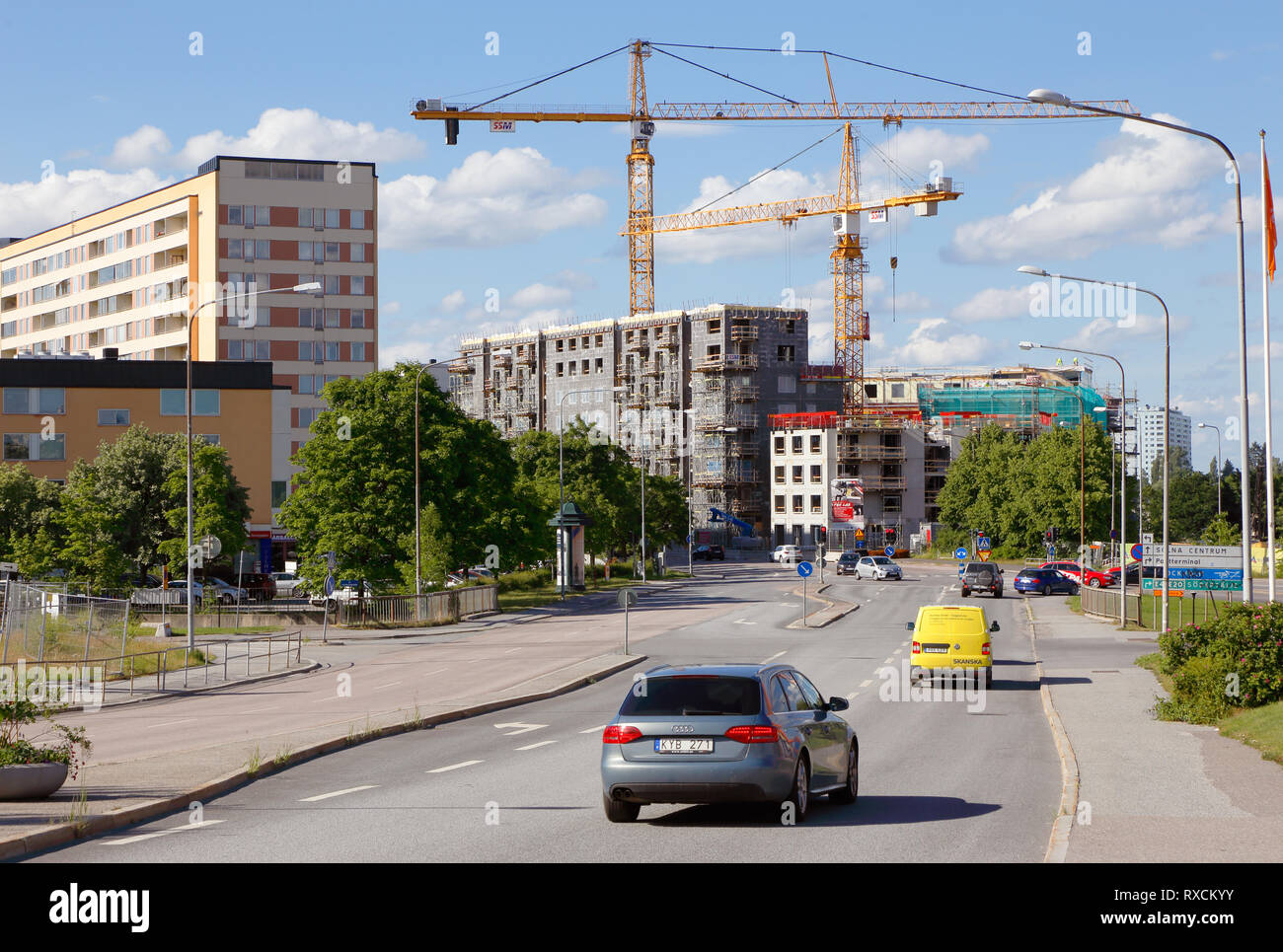 Solna, Suède - 27 juin 2016 Armegatan : Vue de la rue avec la construction en cours fonctionne en arrière-plan. Banque D'Images