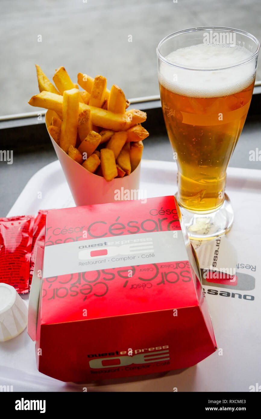 Ouest Express Confluence, Paul Bocuse hamburger restaurant, Lyon, France Banque D'Images