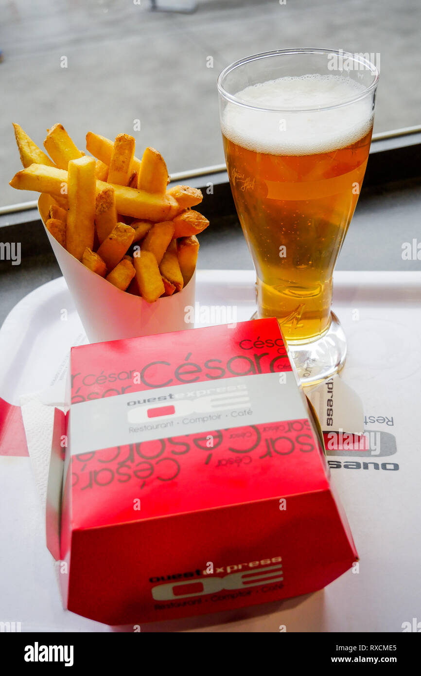 Ouest Express Confluence, Paul Bocuse hamburger restaurant, Lyon, France Banque D'Images