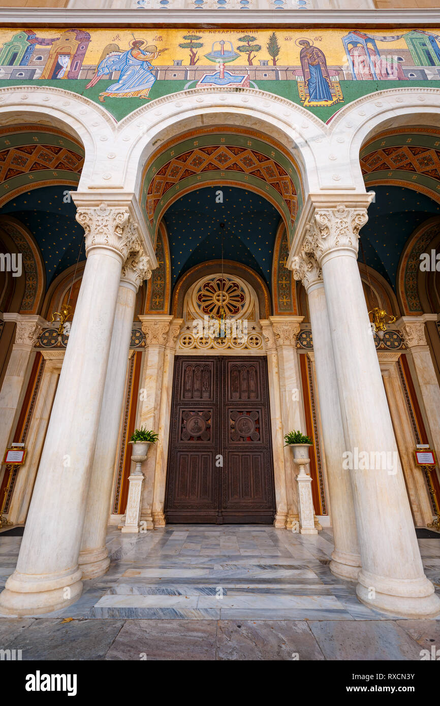 Athènes, Grèce - Novembre 6, 2018 : Cathédrale Métropolitaine d'Athènes situé dans place métropole dans la vieille ville d'Athènes. Banque D'Images