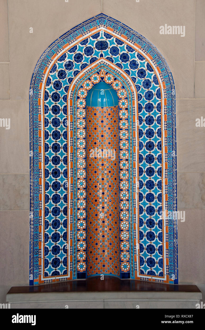 Les alcôves avec dessins islamique, Grande Mosquée, Muscat, Oman Banque D'Images