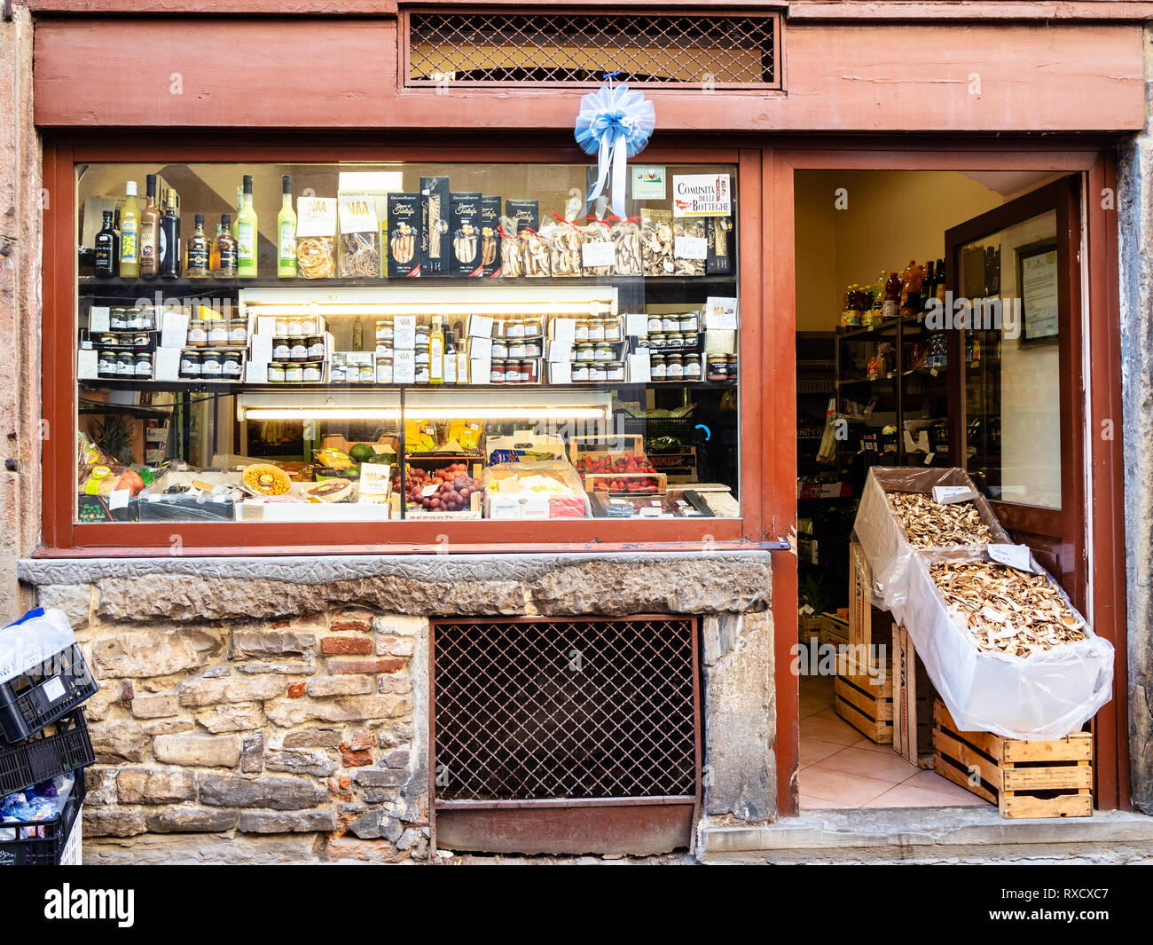 Bergame, ITALIE - février 19, 2019 : Boutique de produits locaux sur la rue Via Bartolomeo Colleoni en Citta Alta (Ville Haute). Bergame est capitale de la P Banque D'Images