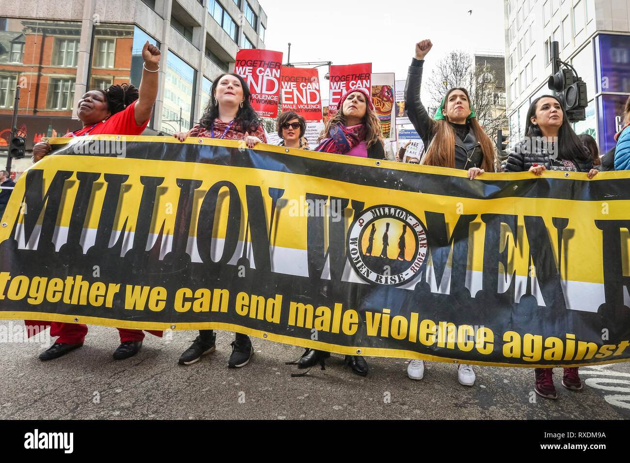 Londres, Royaume-Uni, le 9 mars 2019. Protestant contre les femmes à l'événement. Des milliers de femmes défilent dans le centre de Londres d'Oxford Street à Trafalgar Square pour protester pour la fin de la violence contre les femmes, pour la liberté et la justice dans l'événement annuel de millions de femmes. Le thème de cette année est 'jamais oublié'. Credit : Imageplotter/Alamy Live News Banque D'Images