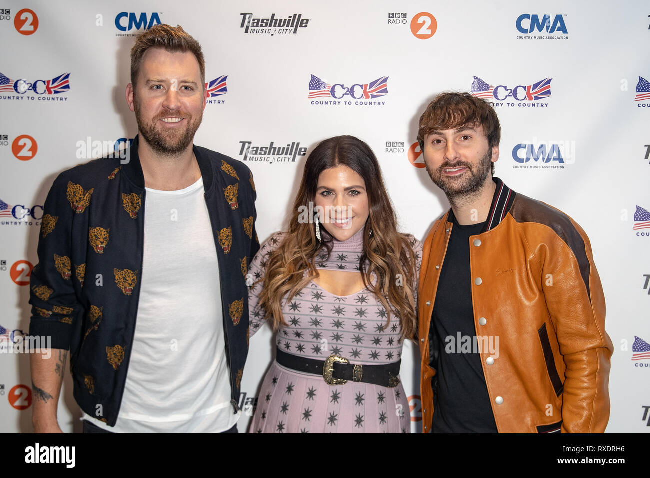 Londres, Royaume-Uni. 09Th Mar, 2019. Londres, Royaume-Uni. Samedi 9 mars 2019.Lady Antebellum composé de Hillary Scott(C), Charles Kelley(L), et Dave Haywood(R) pose backstage sur jour 2 de C2C - Pays 2 festival country au O2 Arena, le Crédit : Jason Richardson/Alamy Live News Banque D'Images