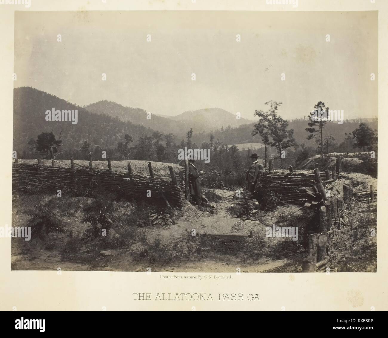 L'Allatoona Pass, GA. George N. Barnard ; American, 1819-1902. Date : 1866. Dimensions : 25,6 x 35,9 cm (image/papier) ; 40,9 x 50,7 cm (page d'album). L'albumine, la plaque 29 de l'album 'vues photographiques de la campagne Sherman' (1866). Origine : Etats Unis. Musée : le Chicago Art Institute. Banque D'Images