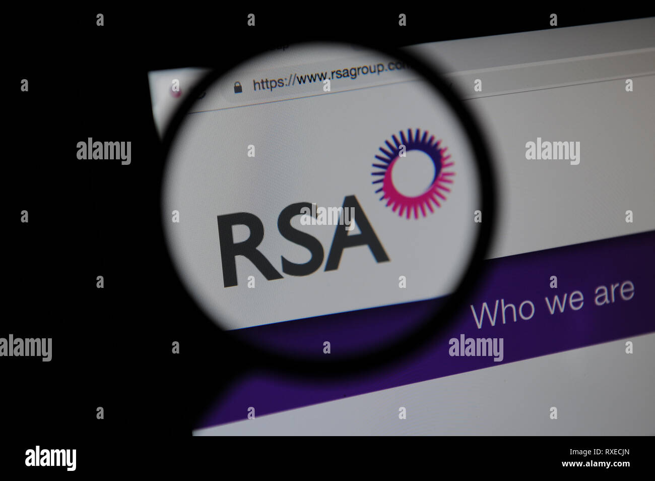 Le site RSA vu à travers une loupe Banque D'Images