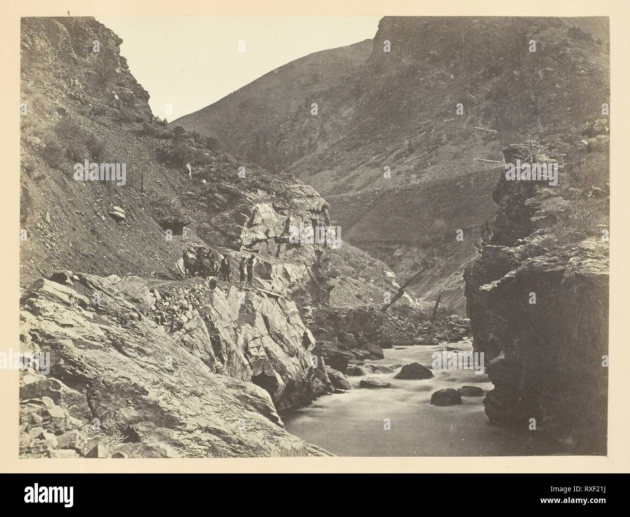 Devil's Gate, (de dessous) Weber, canon de montagne Wasatch. Andrew J. Russell ; American, 1830-1902. Date : 1868-1869. Dimensions : 15,3 x 20,4 cm (image/papier) ; 23 x 30,3 cm (page d'album). L'albumine, pl. XXII de l'album "Photos de Rocky Mountain Scenery' (1870). Origine : Etats Unis. Musée : le Chicago Art Institute. Auteur : Andrew Joseph Russell. Banque D'Images