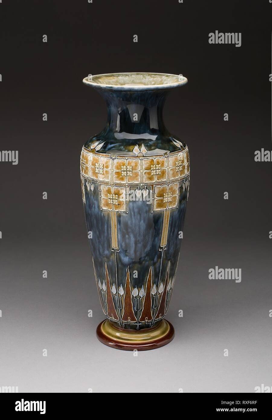 Vase. Royal Doulton Co. ; anglais, 1815-1965. Date : 1893. Dimensions :  39,4 × 16,5 × 14,9 cm (15 1/2 x 6 1/2 x 5 7/8 in.). Tin-faïence,  slip-décorées. Origine : Coinches. Musée : le Chicago Art Institute. Auteur  : Poterie et porcelaine Doulton Company ...