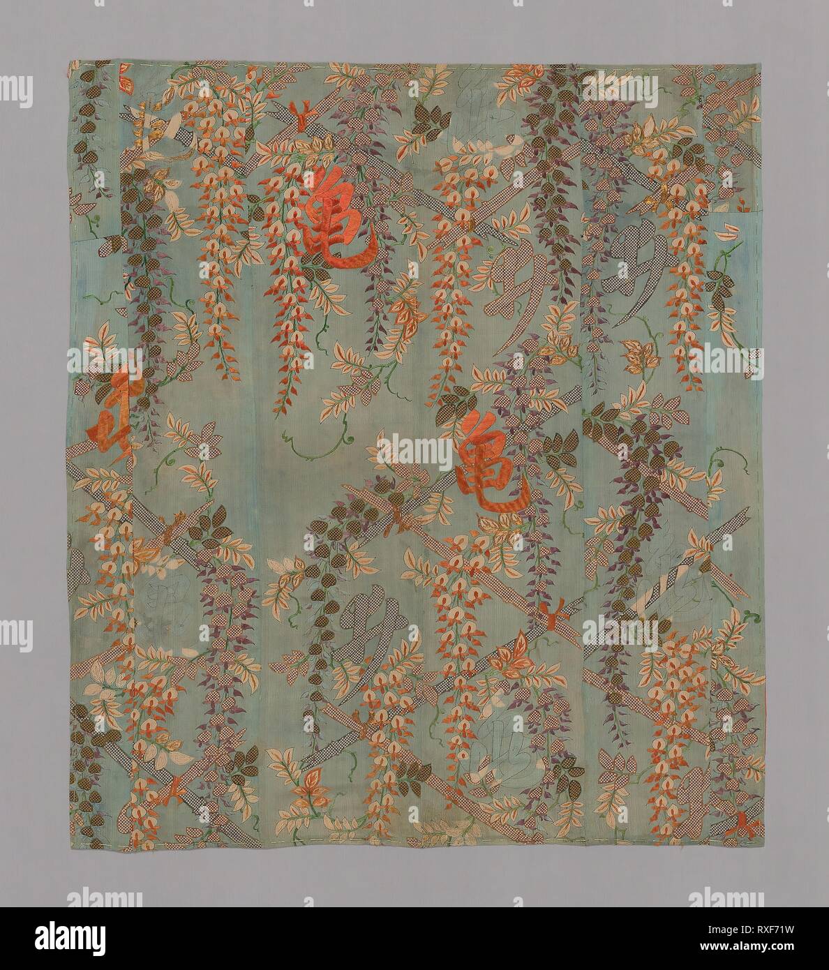 Kosode fait dans un Tobari ou Fukusa composé de six panneaux. Le Japon. Date : 1701-1725. Dimensions : 143,3 x 126,8 cm (56 3/8 x 49 7/8 in.). La soie, tissage ordinaire avec crêpés tressages ; dessin à l'encre et au pochoir ; résister ; teint brodé de soie et or-sur-papier-peint-strip-enveloppé dans du coton, satin satin de surface, de la tige et tout droit de suture ; mis à travailler et à formuler. Origine : Japon. Musée : le Chicago Art Institute. Banque D'Images