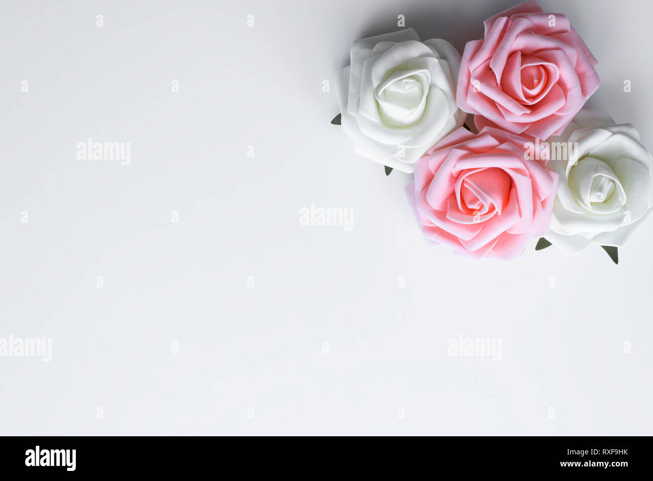 Arrangement Magnifique Bouquet De Roses De Couleur Rose Et Blanc Valentines Day Decoration Florale Avec L Exemplaire De L Espace Sur Le Tableau Blanc Concept D Amour Photo Stock Alamy Arrangement Magnifique Bouquet De Roses De Couleur Rose Et Blanc Valentines Day Decoration Florale Avec L Exemplaire De L Espace Sur Le Tableau Blanc Concept D Amour Photo Stock Alamy