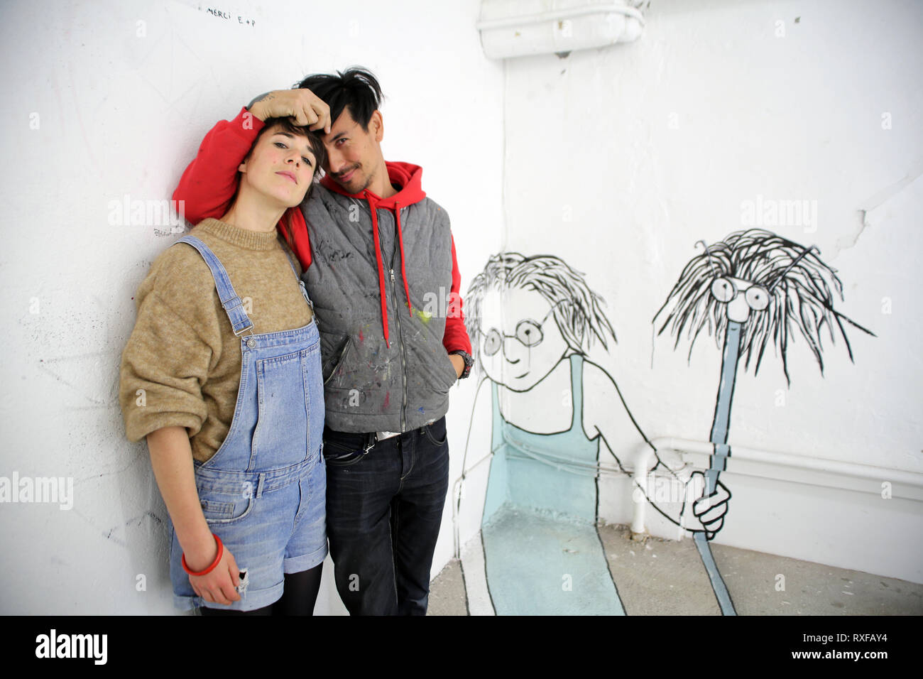 Les artistes Ella & Pitr dans leur atelier à Saint-Etienne Banque D'Images