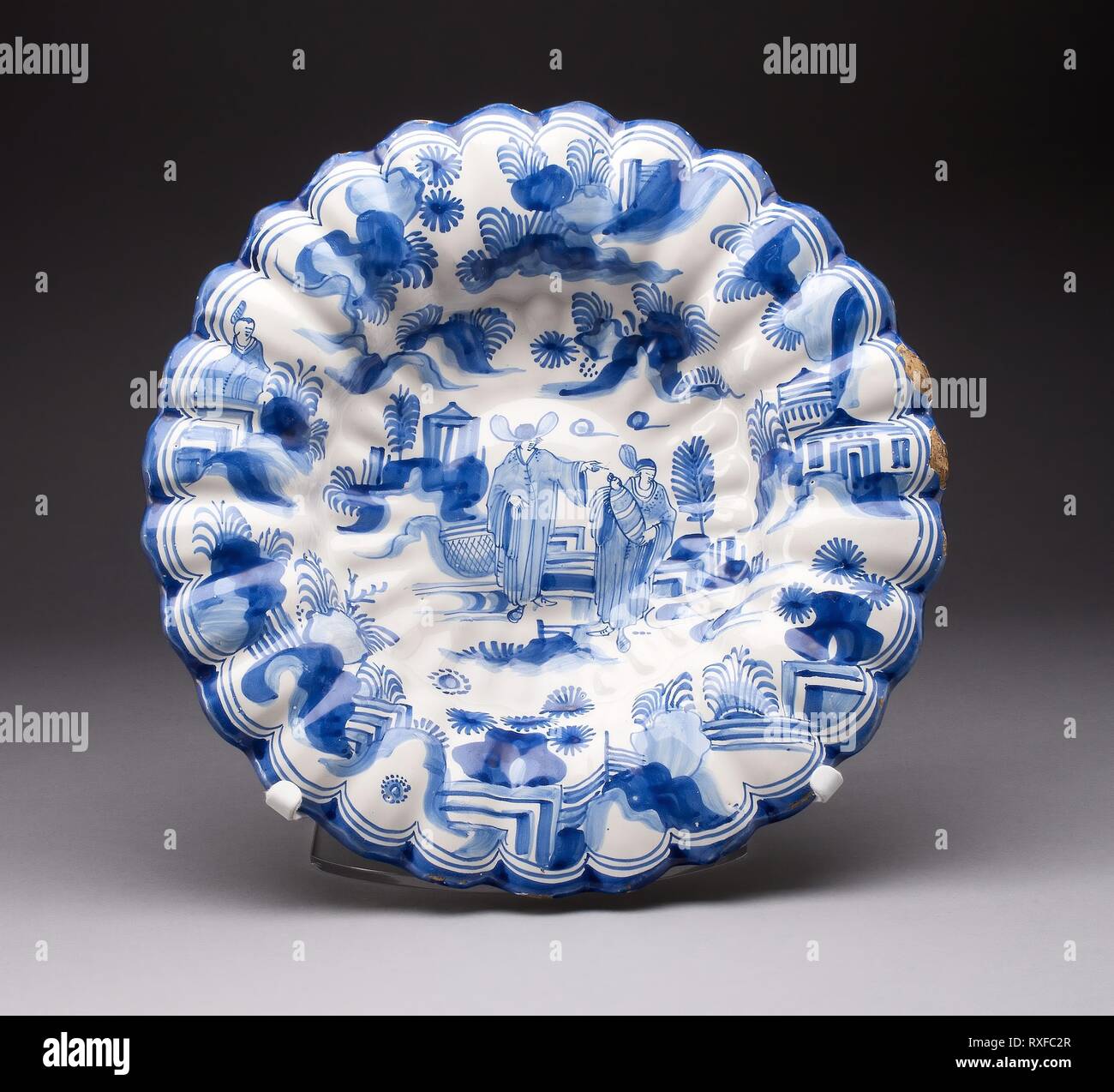 La plaque. Allemagne, Hanau ou Francfort. Date : 1680-1700. Dimensions : H. 7 cm (2 3/4 in.) ; diam. 34,3 cm (13 1/2 in.). Tin-faïence (faïence). Origine : Hanau. Musée : le Chicago Art Institute. Banque D'Images