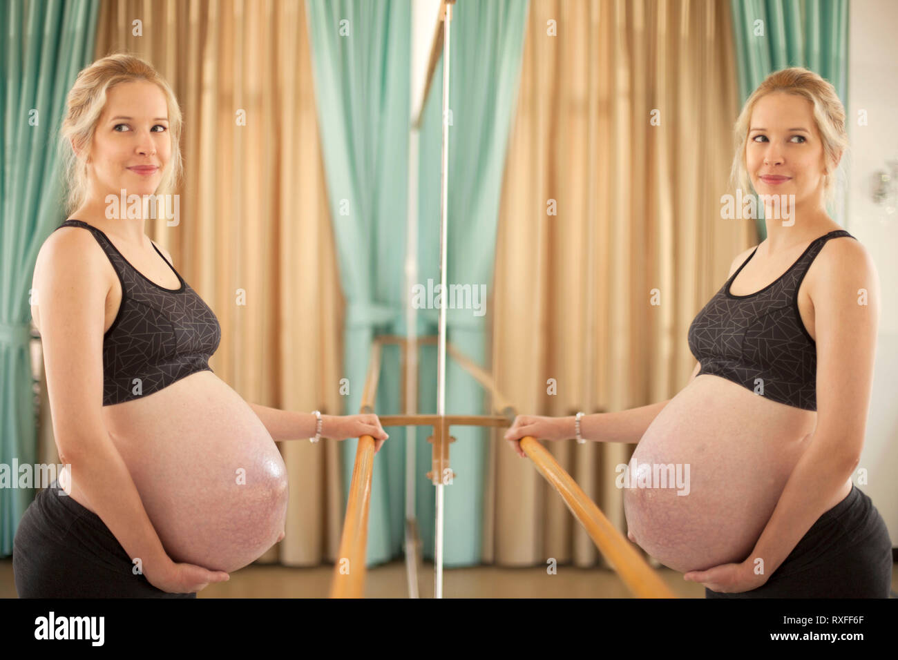 Belle Jeune femme enceinte sur le yoga, pilates et de ballet class Banque D'Images