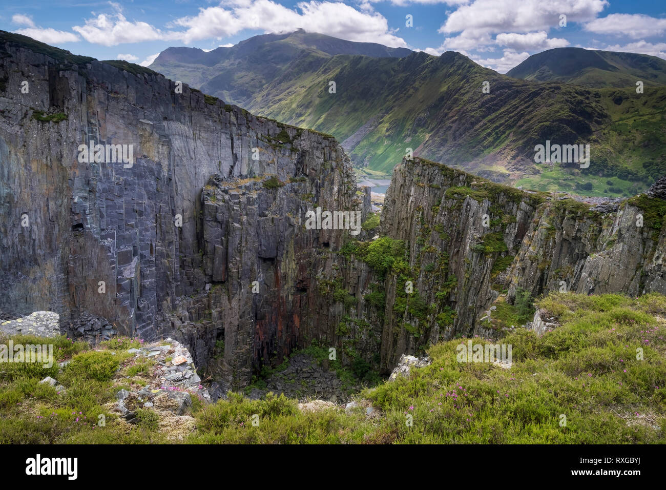 Mont Snowdon et le Llanberis passer de Dinorwic, ardoise, Parc National de Snowdonia, le Nord du Pays de Galles, Royaume-Uni Banque D'Images