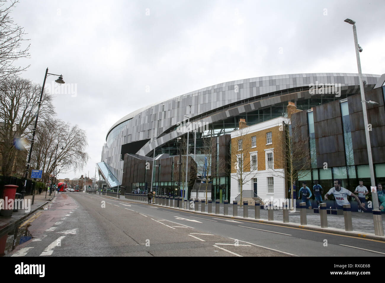 Vue du nouveau stade. Selon Tottenham Football Club, leur premier match compétitif à leur nouvelle capacité 62 000 stade sera contre Brighton ou le palais de cristal à la première semaine d'avril comme travailleurs sont vus mettre la touche finale à son stade à White Hart Lane. Banque D'Images