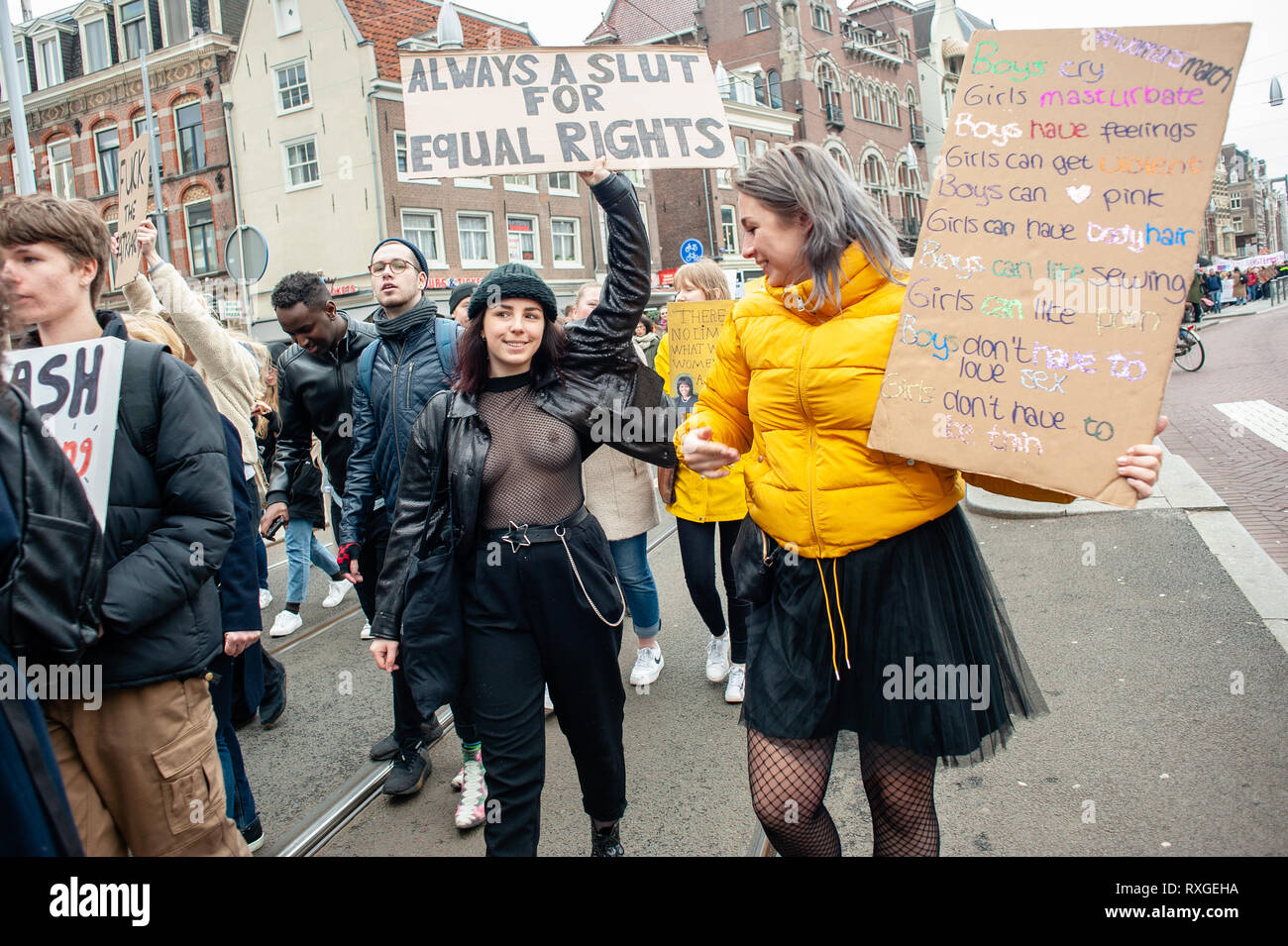 Jour sans soutien gorge Banque de photographies et d'images à haute  résolution - Alamy