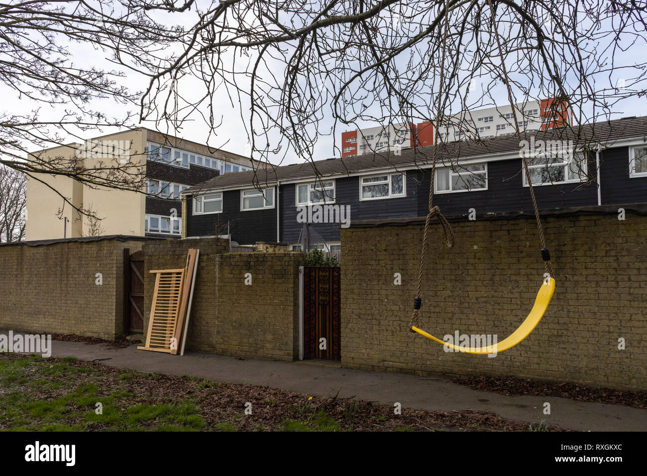 Logement du conseil le long de Vicent Road dans le district de Shirley, Southampton, England, UK Banque D'Images