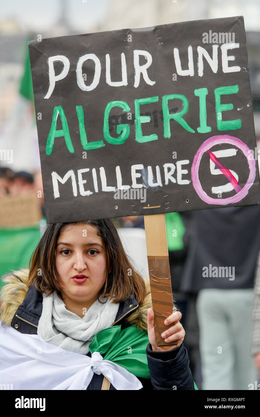 Lyon, France, 9 mars 2019 : Des centaines de membres de la diaspora algérienne de Lyon (Centre-est de la France) sont vus le 9 mars 2019 comme ils mars à Lyon du district pour l'algérien du consulat d'algérie, pour protester contre Abdelaziz Bouteflika 5e candidature à la fonction présidentielle. Crédit photo : Serge Mouraret/Alamy Live News Banque D'Images