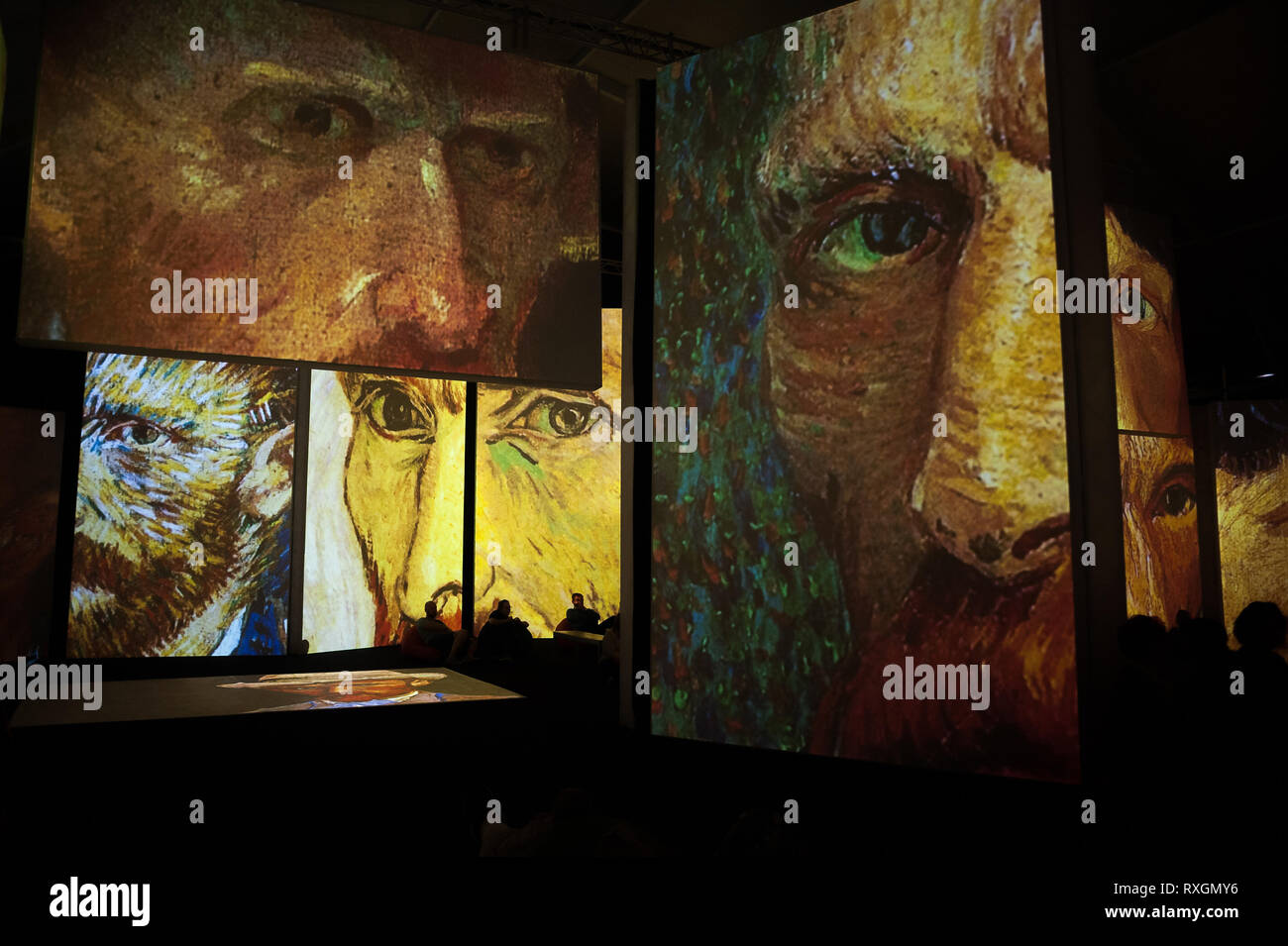 Malaga, Espagne. . Mar 9, 2019. Images de l'artiste vu au cours de l'ouverture de l'exposition.Van Gogh Alive est une expérience multimédia qui est plus visité dans le monde, il a l'air ambiant et sensorielle des creux de grandes structures de l'audiovisuel qui montrent les images des célèbres peintures de l'artiste, Vincent Van Gogh. Credit : Jésus Merida/SOPA Images/ZUMA/Alamy Fil Live News Banque D'Images