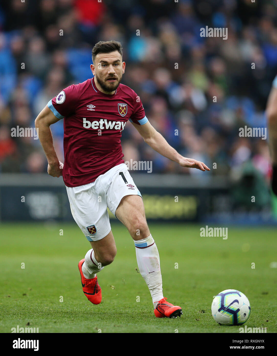 Cardiff, Royaume-Uni. 9 mars 2019. Robert Snodgrass de West Ham United en action. Premier League match, Cardiff City v West Ham Utd au Cardiff City Stadium le Sam 9 Mars 2019. Cette image ne peut être utilisé qu'à des fins rédactionnelles. Usage éditorial uniquement, licence requise pour un usage commercial. Aucune utilisation de pari, de jeux ou d'un seul club/ligue/dvd publications. Photos par Andrew Andrew/Verger Verger la photographie de sport/Alamy live news Banque D'Images