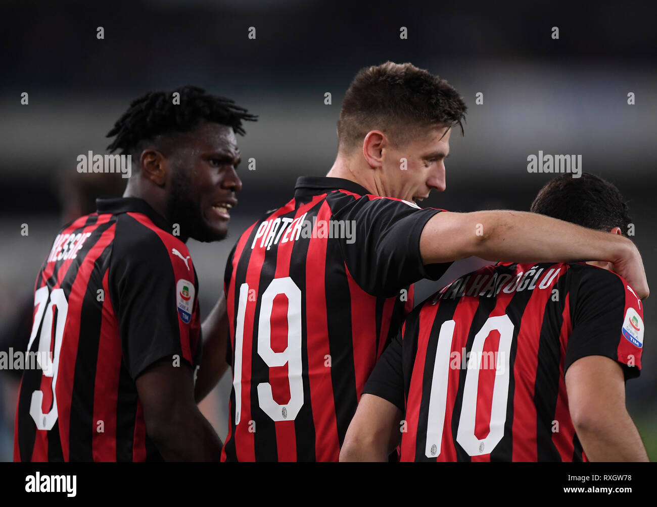 Vérone, Italie. Mar 9, 2019. L'AC Milan's Krzysztof Piatek (C) célèbre son but pendant un match de football de Série A entre AC Milan et Chievo Vérone à Vérone, Italie, le 9 mars 2019. L'AC Milan a gagné 2-1. Credit : Alberto Lingria/Xinhua/Alamy Live News Banque D'Images