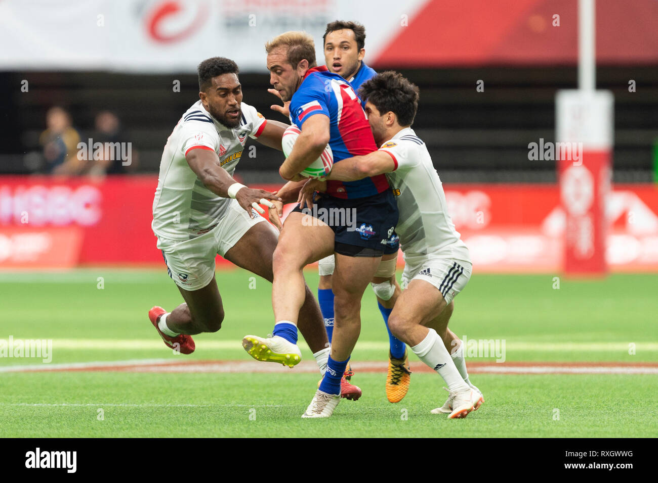 Vancouver, Canada. 9 mars 2019. Ignacio Silva de Chili abordés par Madison Hughes, de l'USA. La HSBC Canada Sevens-Day 2019 Rugby. Le Stade BC Place. © Gerry Rousseau/Alamy Live News Banque D'Images