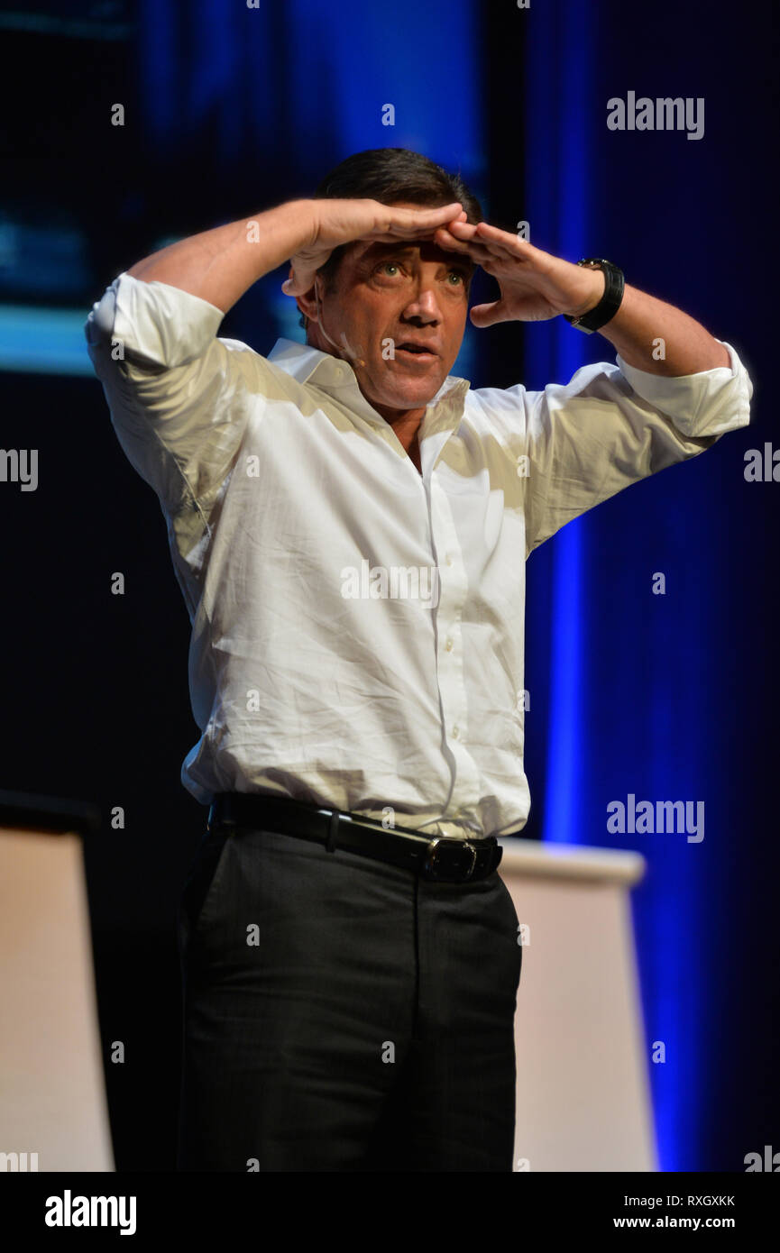 MIAMI, FLORIDE - le 17 septembre : la motivation, Jordan Belfort s'exprimant lors de son séminaire "Le pouvoir de la persuasion en utilisant le loup de Wall Street's Ligne droite Système' le 17 septembre 2014 à Fort Lauderdale, en Floride. People : Jordan Belfort Banque D'Images