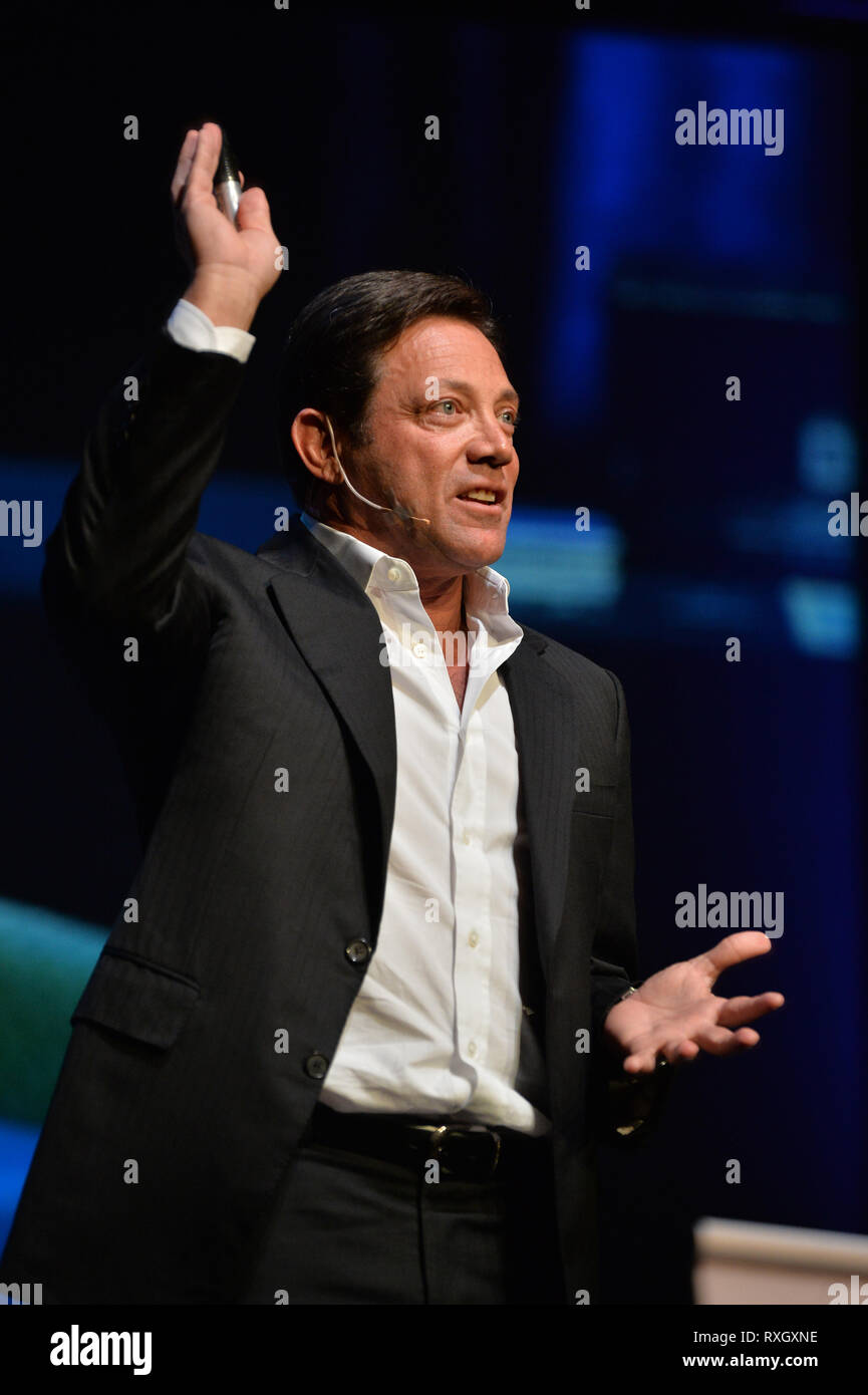 MIAMI, FLORIDE - le 17 septembre : la motivation, Jordan Belfort s'exprimant lors de son séminaire "Le pouvoir de la persuasion en utilisant le loup de Wall Street's Ligne droite Système' le 17 septembre 2014 à Fort Lauderdale, en Floride. People : Jordan Belfort Banque D'Images