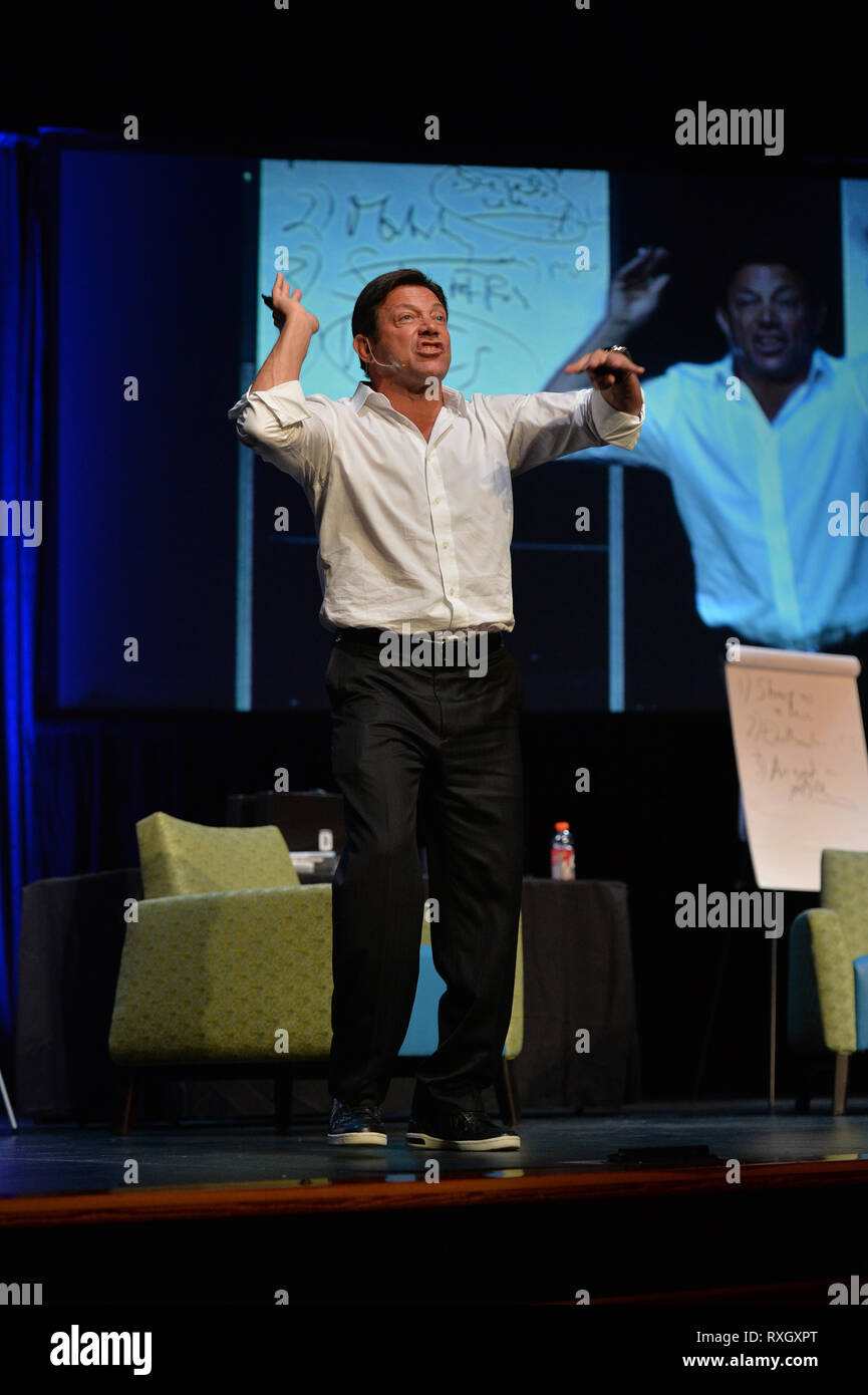MIAMI, FLORIDE - le 17 septembre : la motivation, Jordan Belfort s'exprimant lors de son séminaire "Le pouvoir de la persuasion en utilisant le loup de Wall Street's Ligne droite Système' le 17 septembre 2014 à Fort Lauderdale, en Floride. People : Jordan Belfort Banque D'Images