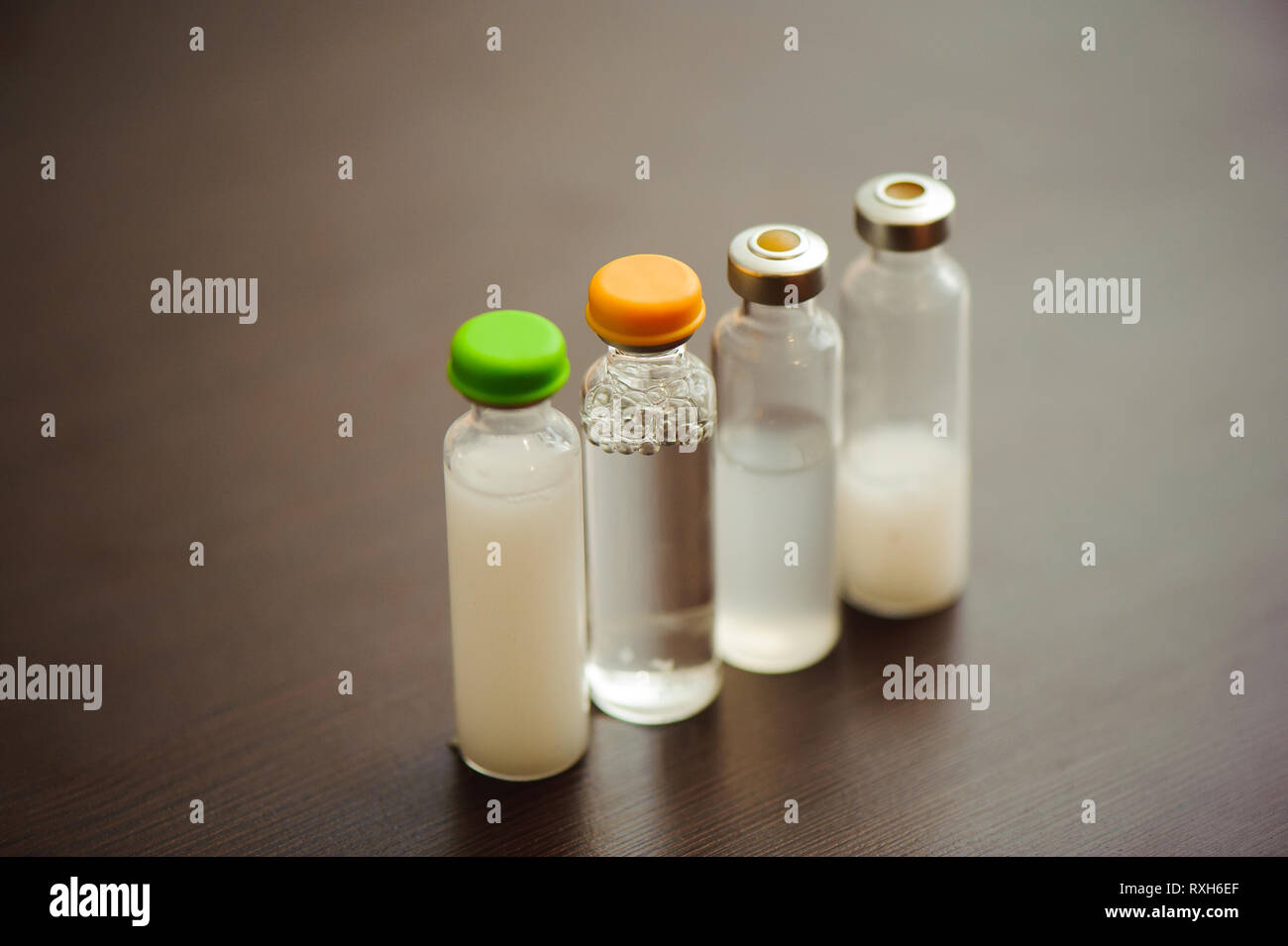 Types d'insuline pour le diabète, les soins de santé et les personnes concept. Banque D'Images