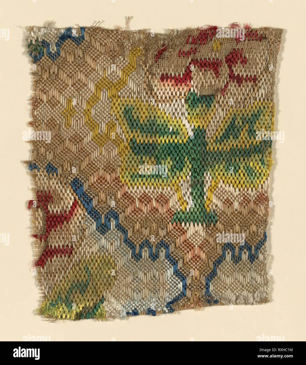 Fragment. L'Italie. Capsules pour Date :. Dimensions : 19,5 x 17 cm (7 5/8 x 6 3/4 in.). Linge de maison, à armure toile, brodé de de soie dans threadcounted technique. Origine : Italie. Musée : le Chicago Art Institute. Banque D'Images