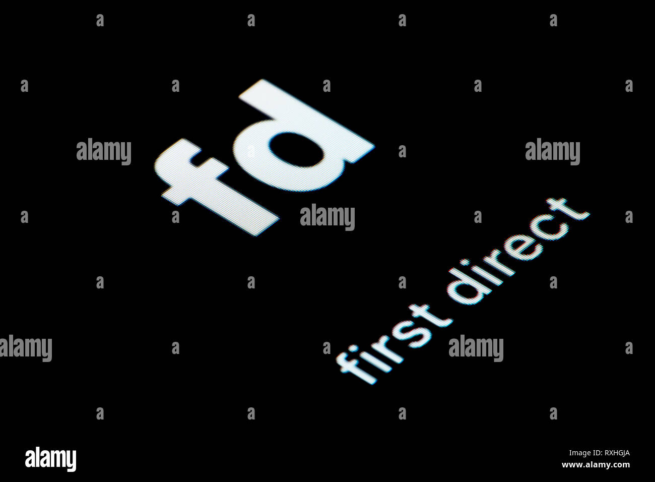 Un gros plan de la première icône de l'application directe, comme on le voit sur l'écran d'un téléphone intelligent (usage éditorial uniquement) Banque D'Images