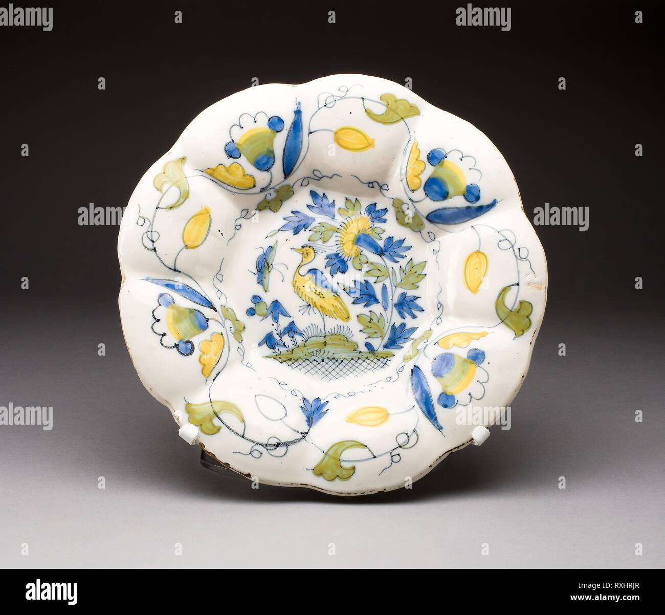 Le plat. L'Allemagne, Francfort. Date : 1695-1705. Dimensions : diam. 34,1 cm (13 7/16 po). Tin-terre cuite vernissée. Origine : Frankfurt am Main. Musée : le Chicago Art Institute. Auteur : Frankfurt-am-Main en céramique. Banque D'Images