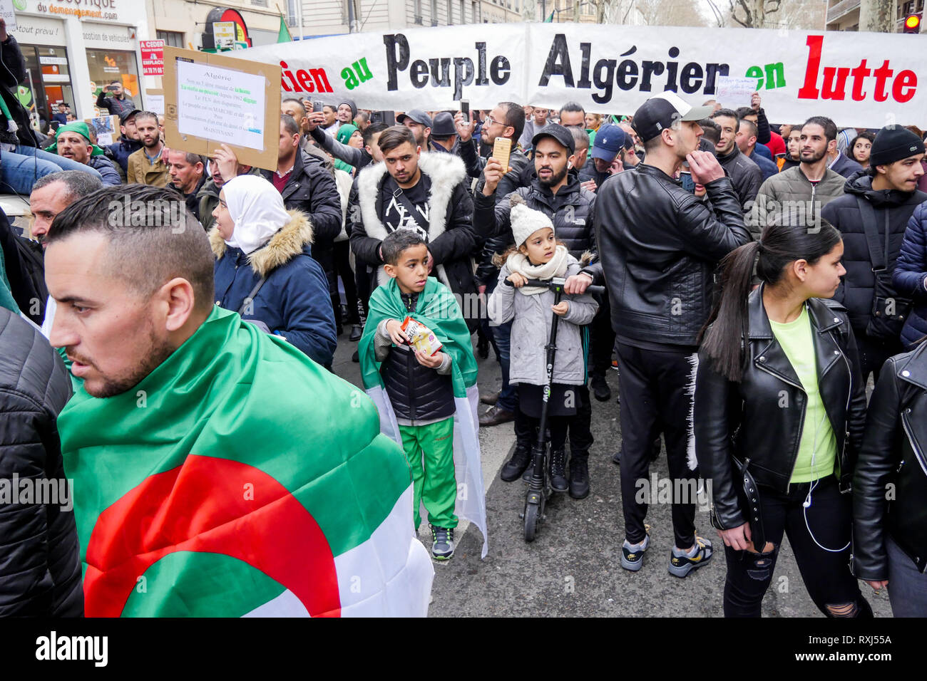 Manifestations de la diaspora algérienne Abdelaziz Bouteflika 5e candidature au poste présidentiel, Lyon, France Banque D'Images