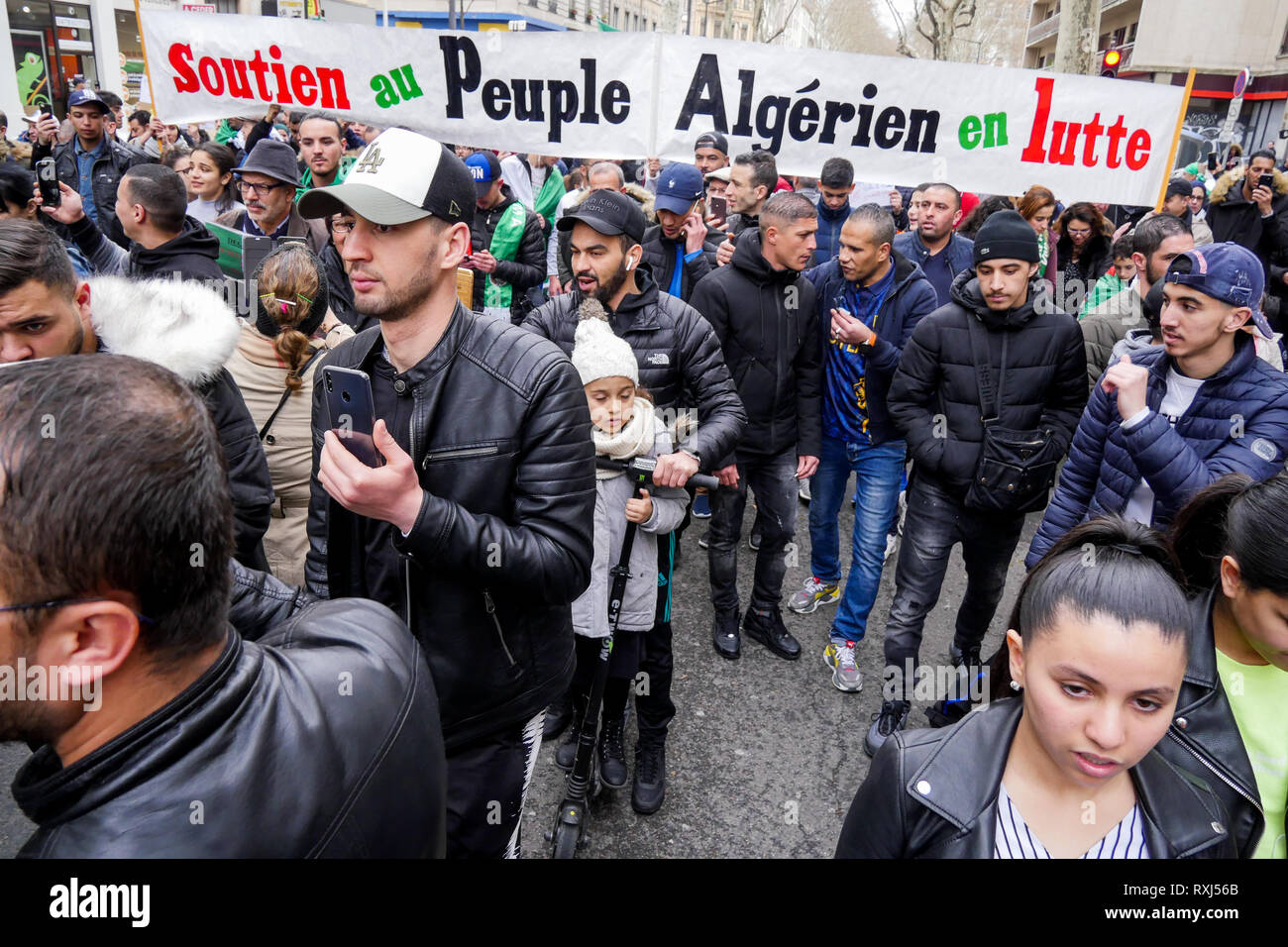 Manifestations de la diaspora algérienne Abdelaziz Bouteflika 5e candidature au poste présidentiel, Lyon, France Banque D'Images