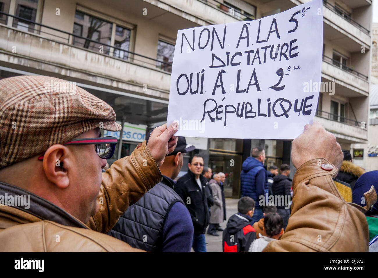 Manifestations de la diaspora algérienne Abdelaziz Bouteflika 5e candidature au poste présidentiel, Lyon, France Banque D'Images