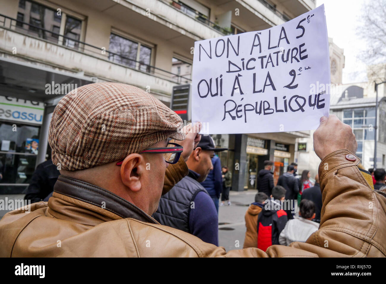 Manifestations de la diaspora algérienne Abdelaziz Bouteflika 5e candidature au poste présidentiel, Lyon, France Banque D'Images