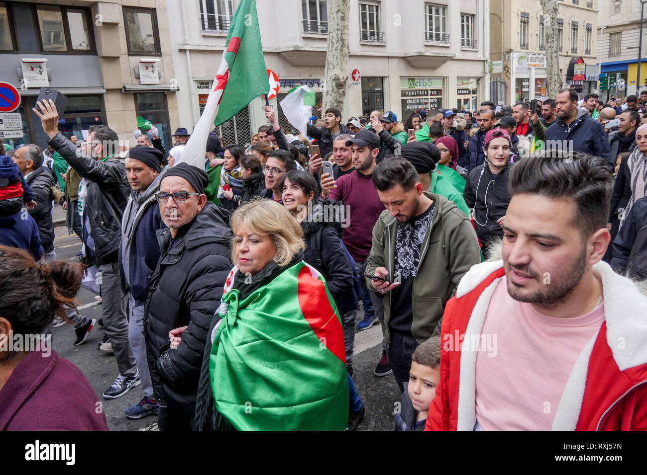 Manifestations de la diaspora algérienne Abdelaziz Bouteflika 5e candidature au poste présidentiel, Lyon, France Banque D'Images